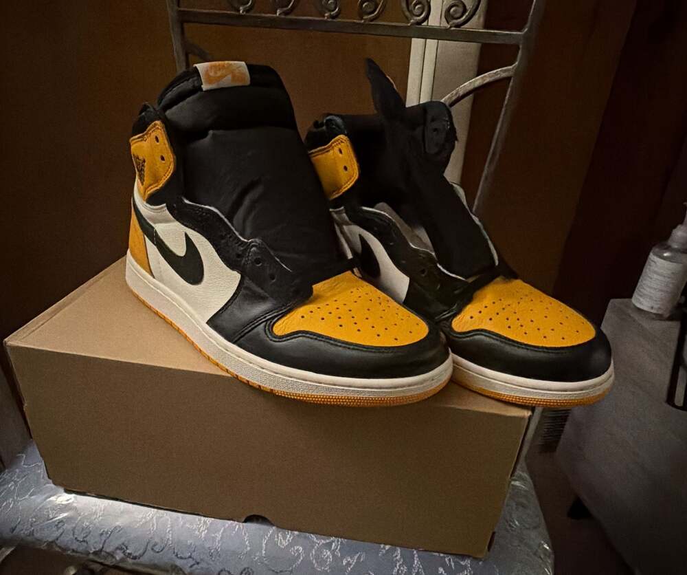 Nike Air Jordan 1 Retro High OG Taxi Yellow Toe
